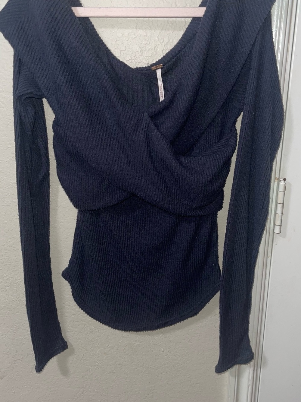 Women's black Long-Sleeve Twist Front Top